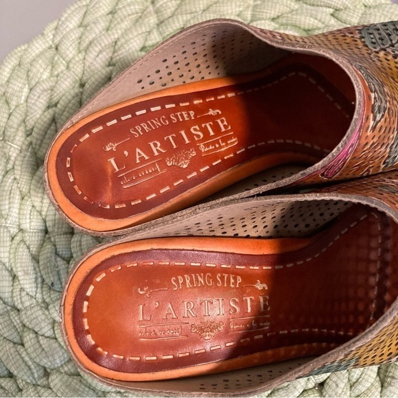 L’Artiste Spring Step Stylin Tan Floral Perforated Peep Toe Slip On Heel Mules - Picture 5 of 8